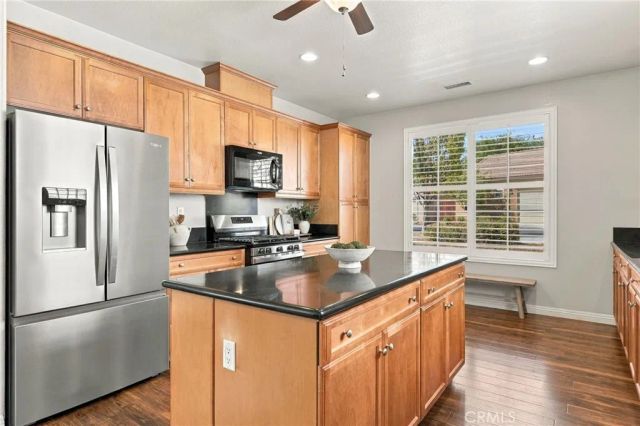 10300 Evora Lane, Bakersfield, CA 93306