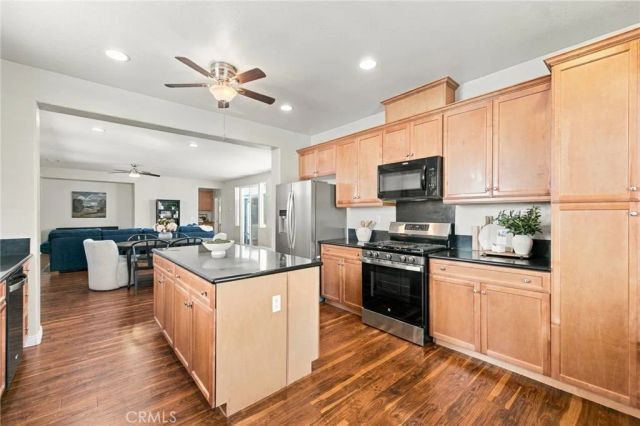 10300 Evora Lane, Bakersfield, CA 93306