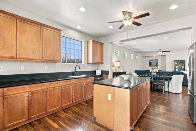 10300 Evora Lane, Bakersfield, CA 93306