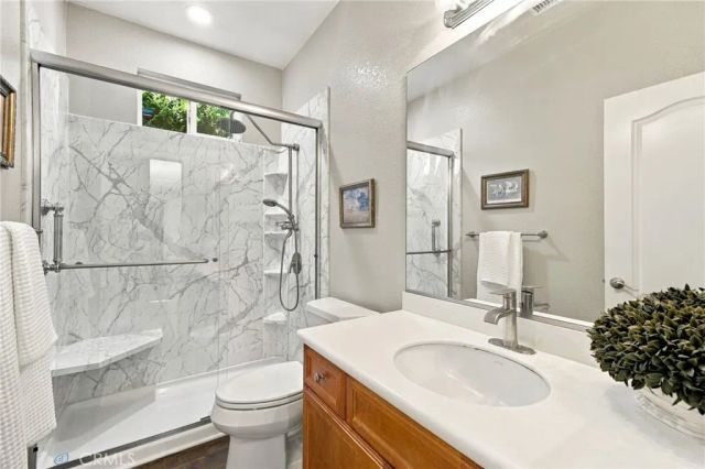 10300 Evora Lane, Bakersfield, CA 93306