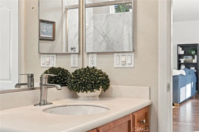 10300 Evora Lane, Bakersfield, CA 93306