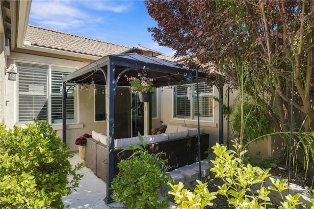 10300 Evora Lane, Bakersfield, CA 93306