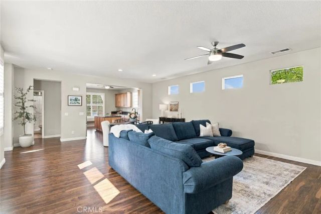 10300 Evora Lane, Bakersfield, CA 93306