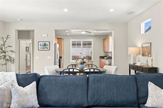 10300 Evora Lane, Bakersfield, CA 93306