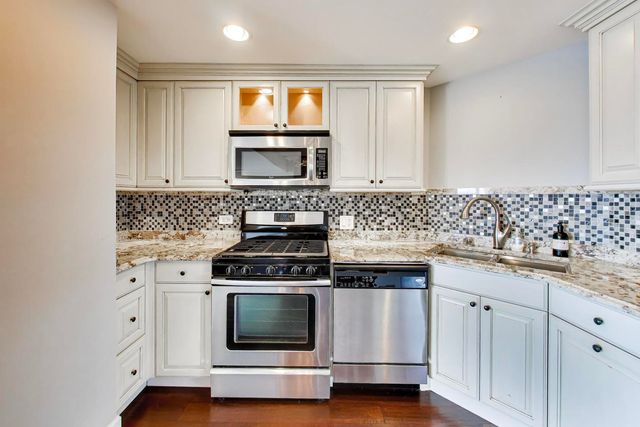 3200 N Lake Shore Drive 806, Chicago, IL 60657