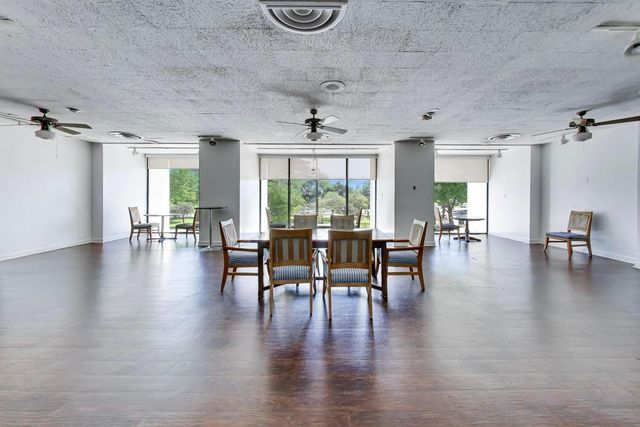 3200 N Lake Shore Drive 806, Chicago, IL 60657