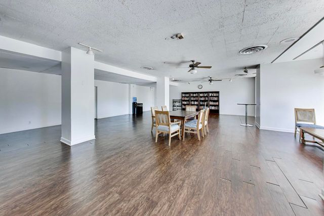 3200 N Lake Shore Drive 806, Chicago, IL 60657