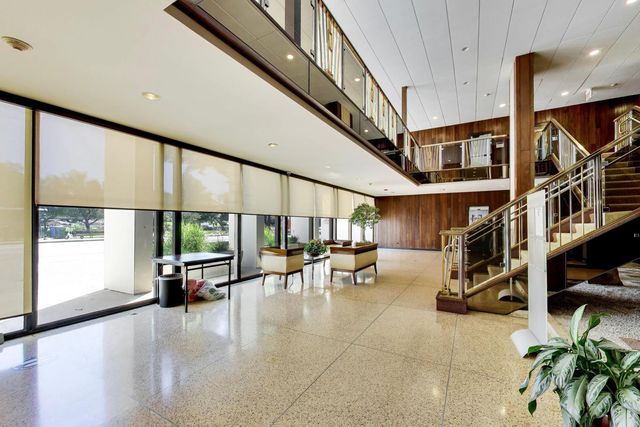 3200 N Lake Shore Drive 806, Chicago, IL 60657
