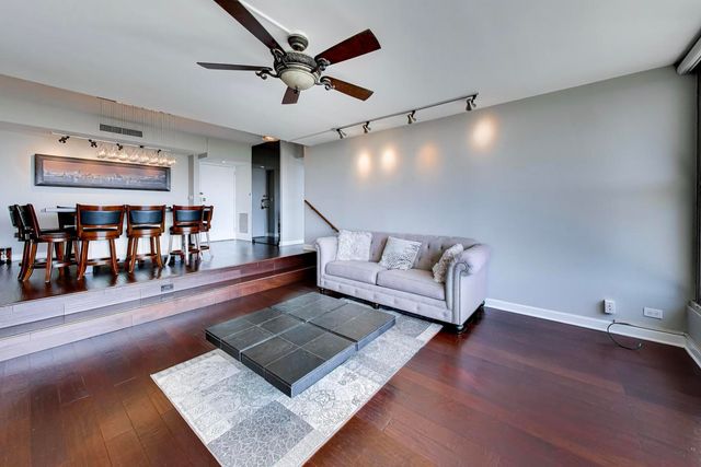 3200 N Lake Shore Drive 806, Chicago, IL 60657