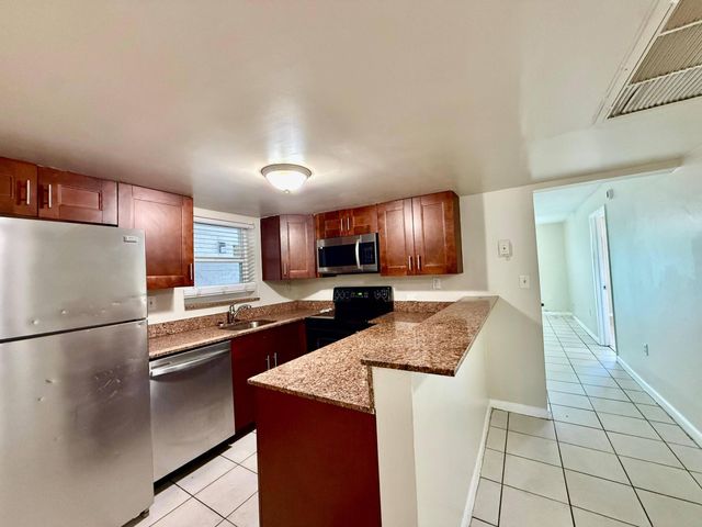 700 SW 81st Avenue 1A, North Lauderdale, FL 33068