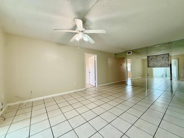 700 SW 81st Avenue 1A, North Lauderdale, FL 33068