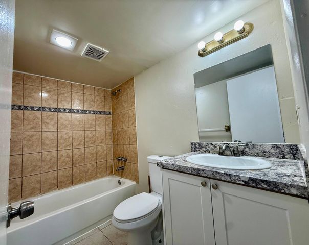 700 SW 81st Avenue 1A, North Lauderdale, FL 33068