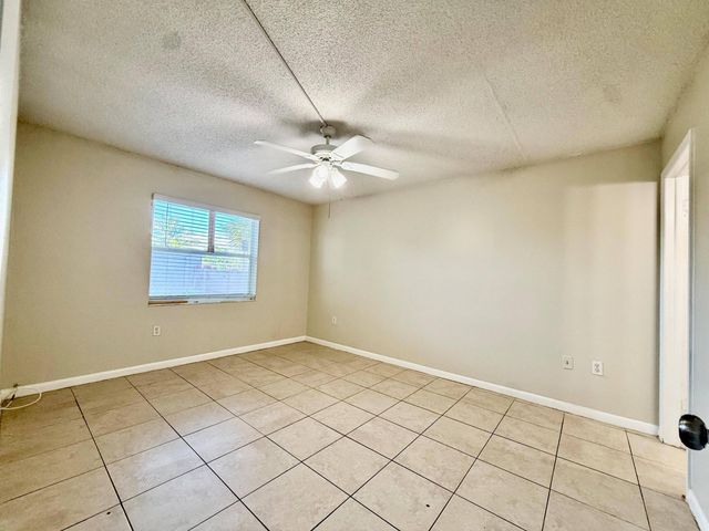 700 SW 81st Avenue 1A, North Lauderdale, FL 33068