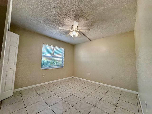 700 SW 81st Avenue 1A, North Lauderdale, FL 33068
