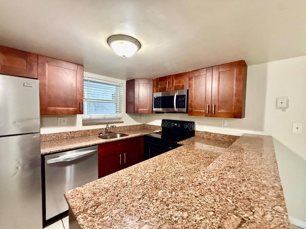 700 SW 81st Avenue 1A, North Lauderdale, FL 33068