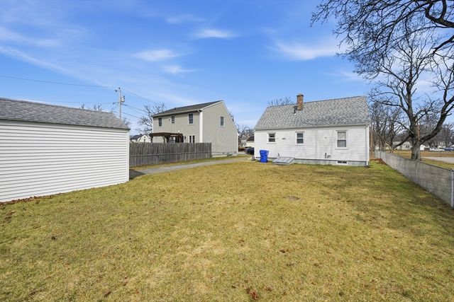 66 Thornton St, Springfield, MA 01104