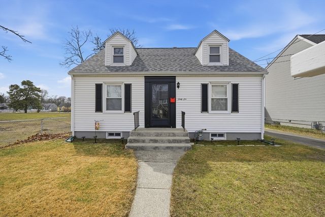 66 Thornton St, Springfield, MA 01104