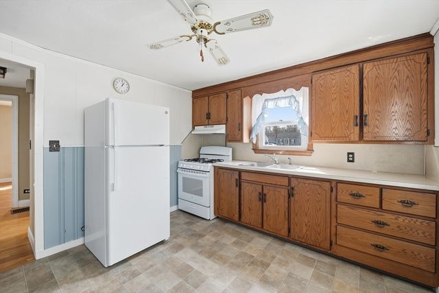 66 Thornton St, Springfield, MA 01104