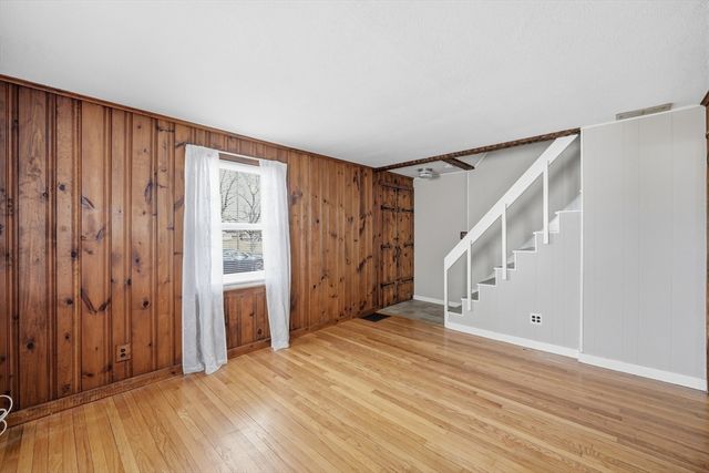 66 Thornton St, Springfield, MA 01104