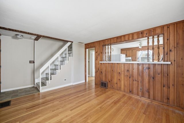 66 Thornton St, Springfield, MA 01104