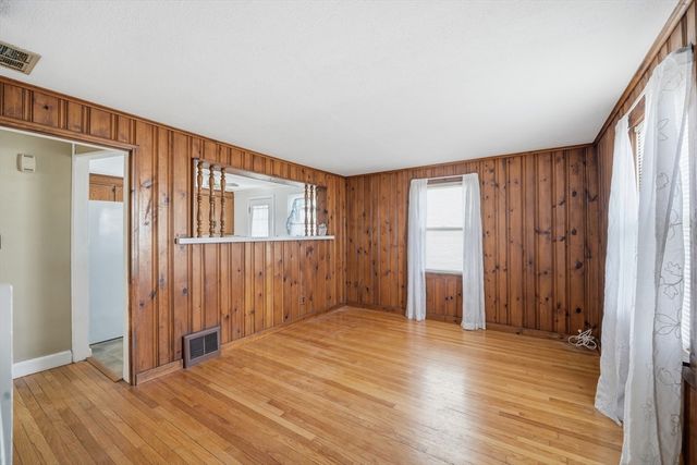 66 Thornton St, Springfield, MA 01104