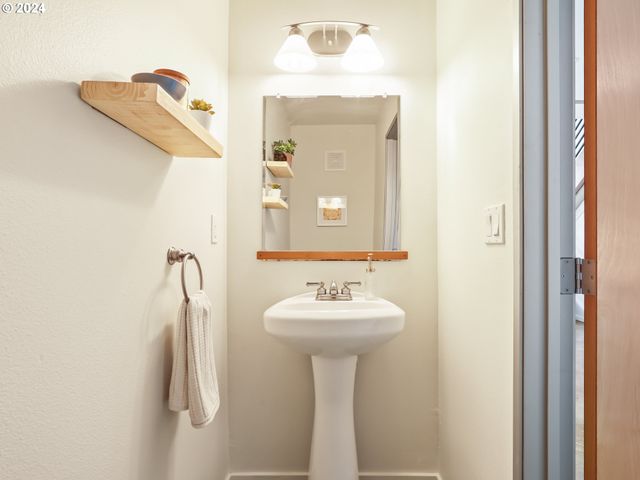 2021 Se CLINTON St, Portland, OR 97202