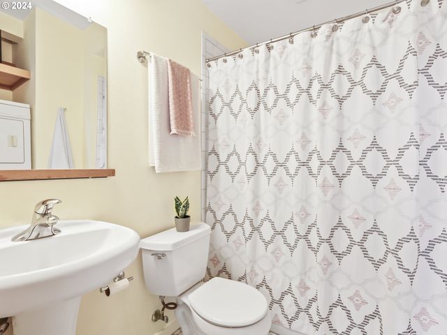 2021 Se CLINTON St, Portland, OR 97202