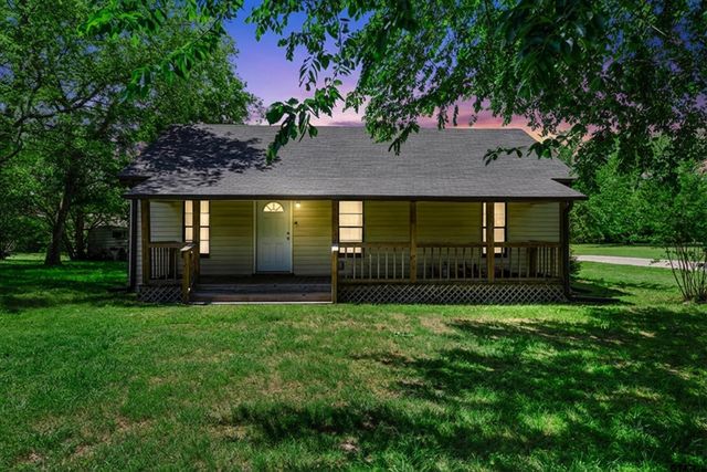 122 Olive St, Mt Vernon, TX 75457