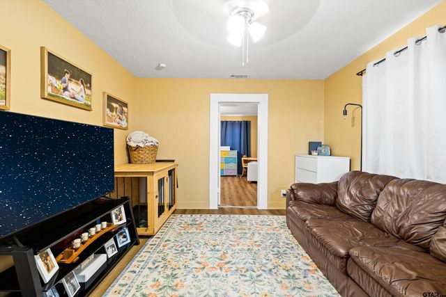122 Olive St, Mt Vernon, TX 75457