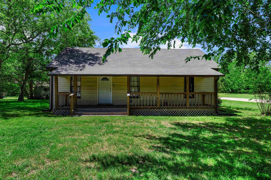122 Olive St, Mt Vernon, TX 75457
