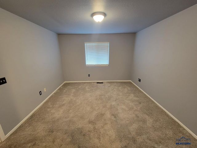 714 JOY AVE, Rapid City, SD 57701