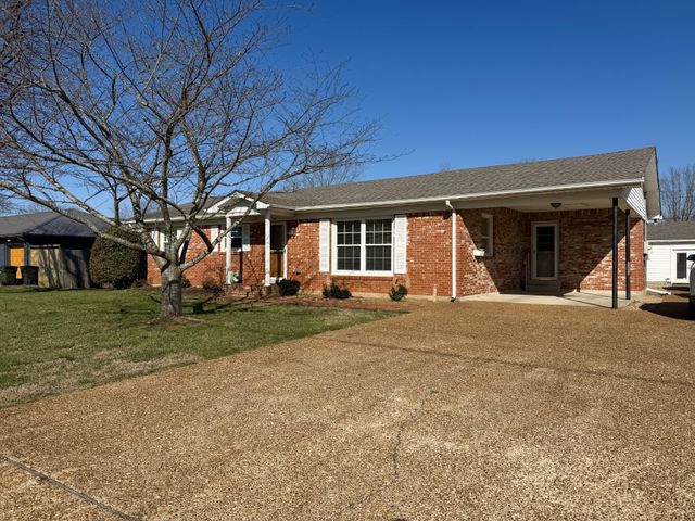 422 7th St, Lawrenceburg, TN 38464
