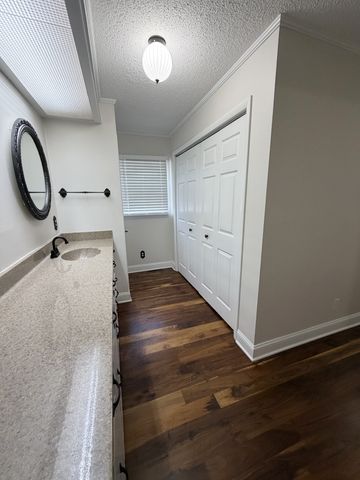 422 7th St, Lawrenceburg, TN 38464