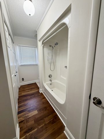 422 7th St, Lawrenceburg, TN 38464