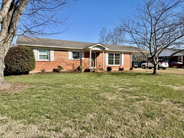 422 7th St, Lawrenceburg, TN 38464