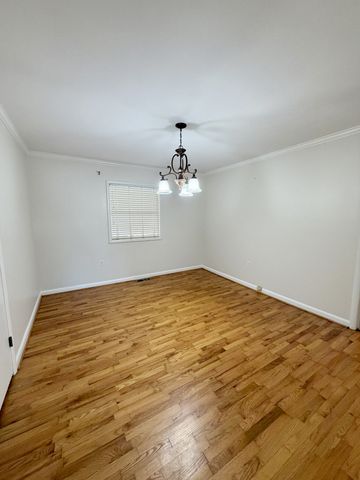 422 7th St, Lawrenceburg, TN 38464