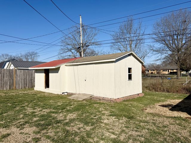 422 7th St, Lawrenceburg, TN 38464