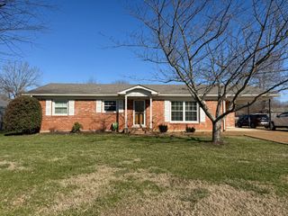 422 7th St, Lawrenceburg, TN 38464