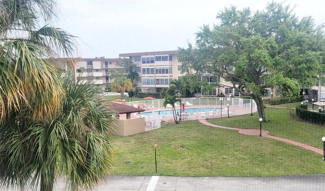 2901 NW 47th Ter 247B, Lauderdale Lakes, FL 33313