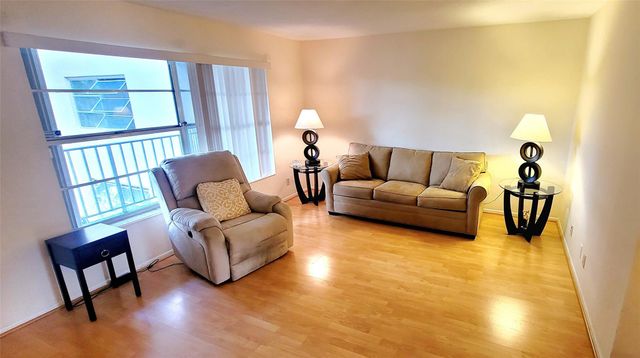 2901 NW 47th Ter 247B, Lauderdale Lakes, FL 33313