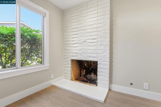 30 Miramonte Dr, Moraga, CA 94556