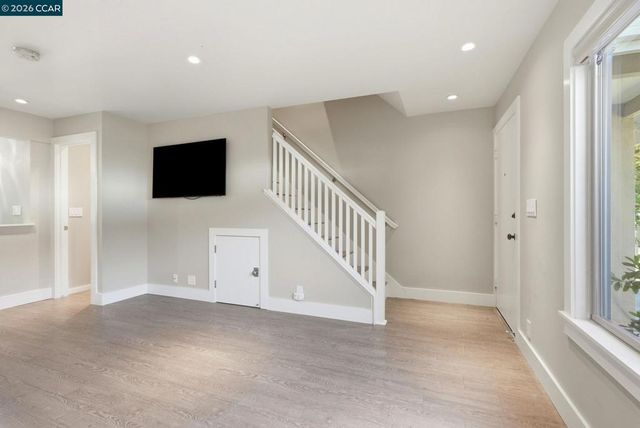 30 Miramonte Dr, Moraga, CA 94556