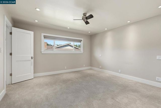 30 Miramonte Dr, Moraga, CA 94556