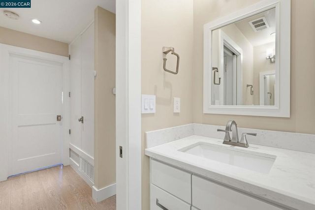30 Miramonte Dr, Moraga, CA 94556
