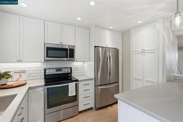 30 Miramonte Dr, Moraga, CA 94556