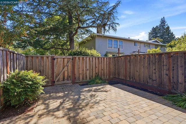 30 Miramonte Dr, Moraga, CA 94556