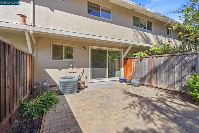 30 Miramonte Dr, Moraga, CA 94556
