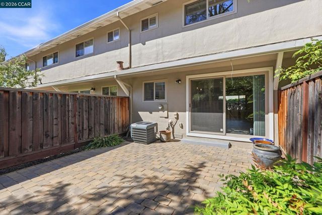 30 Miramonte Dr, Moraga, CA 94556