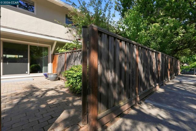 30 Miramonte Dr, Moraga, CA 94556
