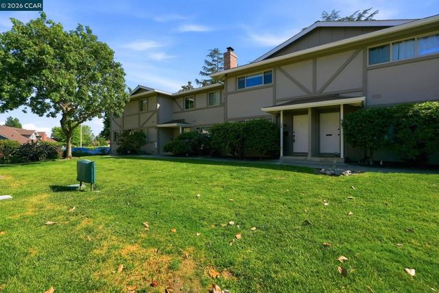 30 Miramonte Dr, Moraga, CA 94556